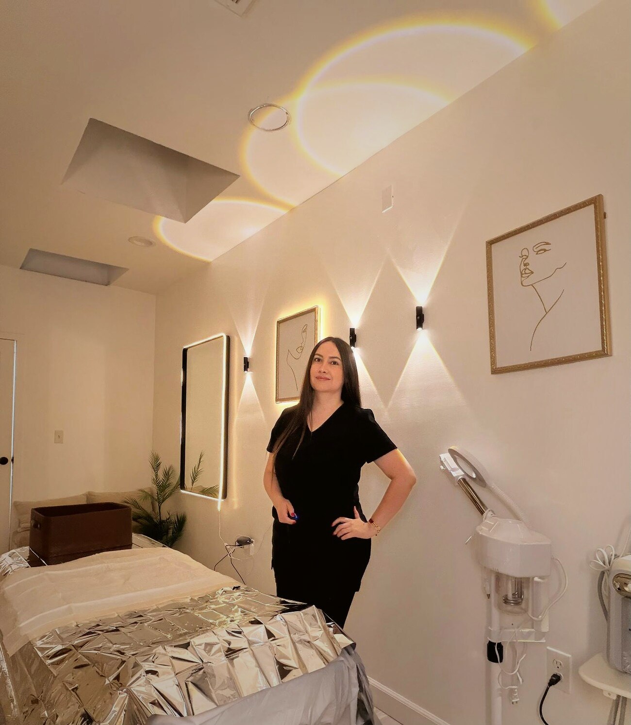 Andrea preparando la suite en AS MedSpa